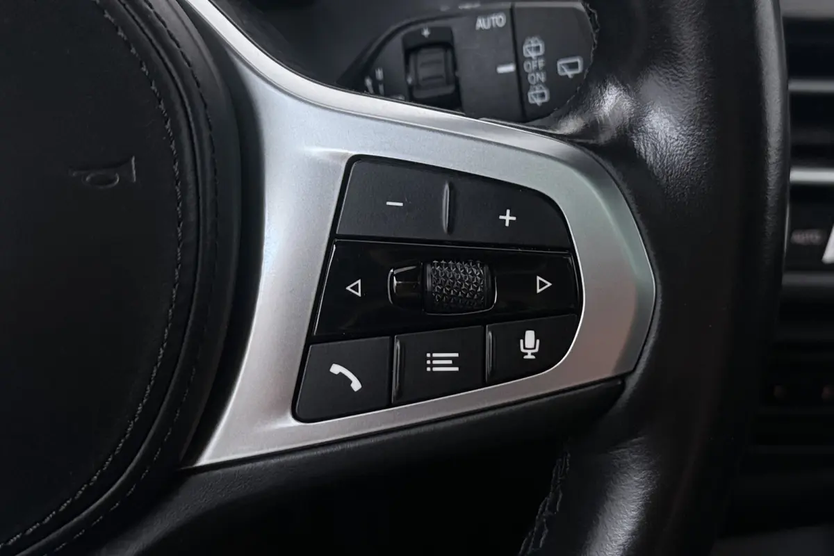 118i Introduction Edition (PANORAMADAK, STOELVERWARMING, HK AUDIO, CAMERA, DEALER ONDERHOUDEN))