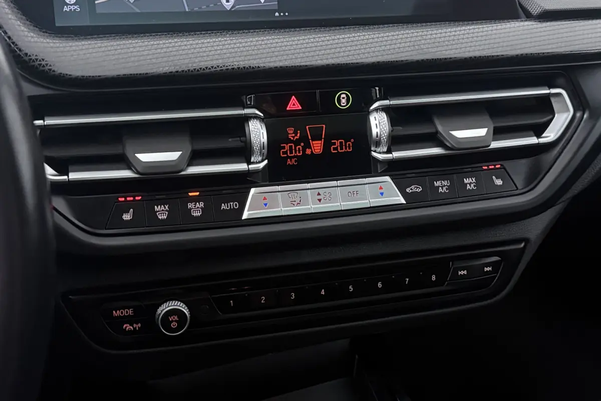 118i Introduction Edition (PANORAMADAK, STOELVERWARMING, HK AUDIO, CAMERA, DEALER ONDERHOUDEN))