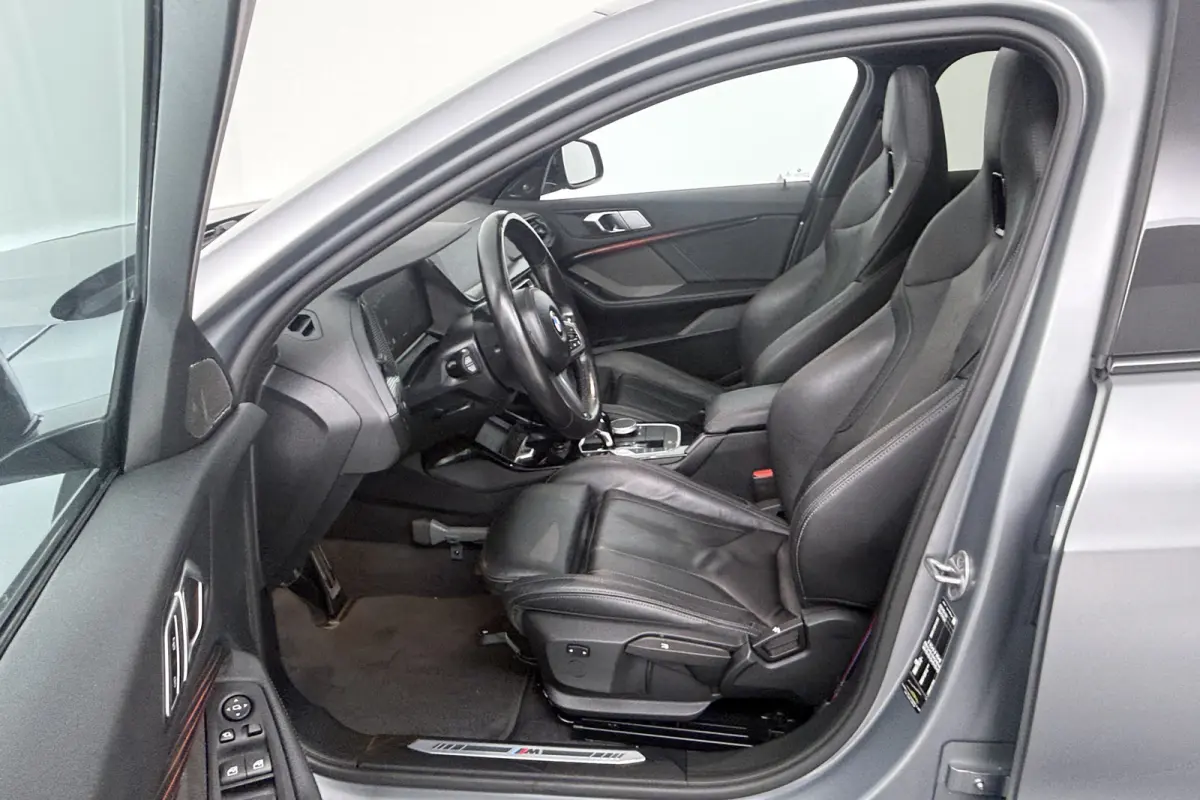 118i Introduction Edition (PANORAMADAK, STOELVERWARMING, HK AUDIO, CAMERA, DEALER ONDERHOUDEN))