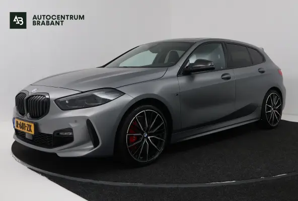 118i Introduction Edition (PANORAMADAK, STOELVERWARMING, HK AUDIO, CAMERA, DEALER ONDERHOUDEN))