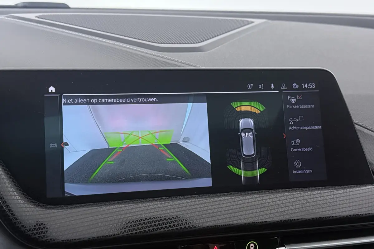 118i Introduction Edition (PANORAMADAK, STOELVERWARMING, HK AUDIO, CAMERA, DEALER ONDERHOUDEN))