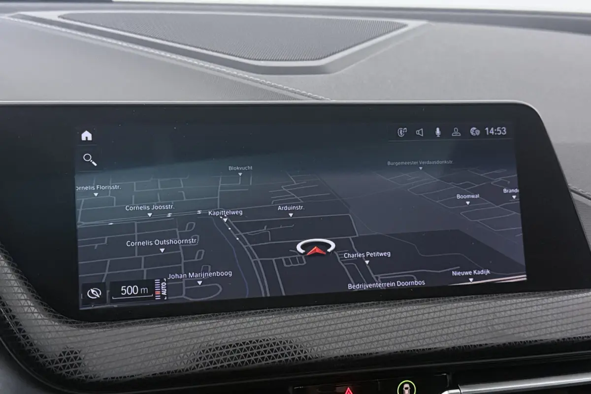 118i Introduction Edition (PANORAMADAK, STOELVERWARMING, HK AUDIO, CAMERA, DEALER ONDERHOUDEN))