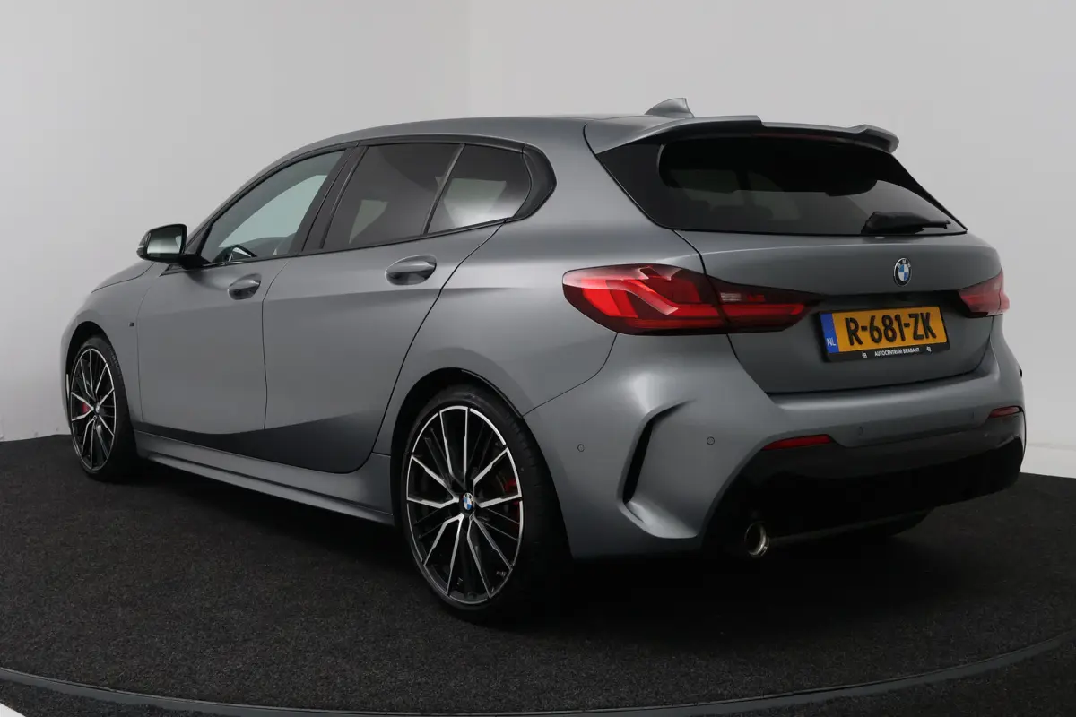 118i Introduction Edition (PANORAMADAK, STOELVERWARMING, HK AUDIO, CAMERA, DEALER ONDERHOUDEN))