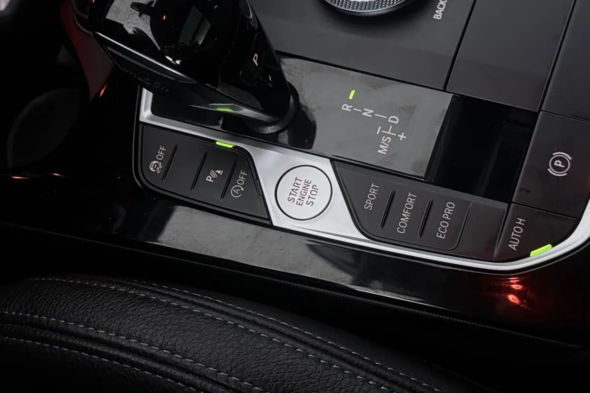 118i Introduction Edition (PANORAMADAK, STOELVERWARMING, HK AUDIO, CAMERA, DEALER ONDERHOUDEN))