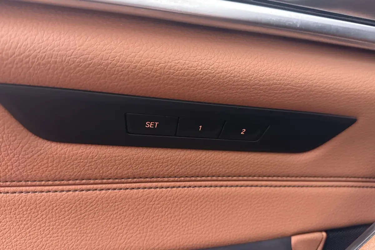 520i Corporate Lease High Executive (PANORAMADAK, STOELVERWARMING, ELEKTR STOELEN, CAMERA)