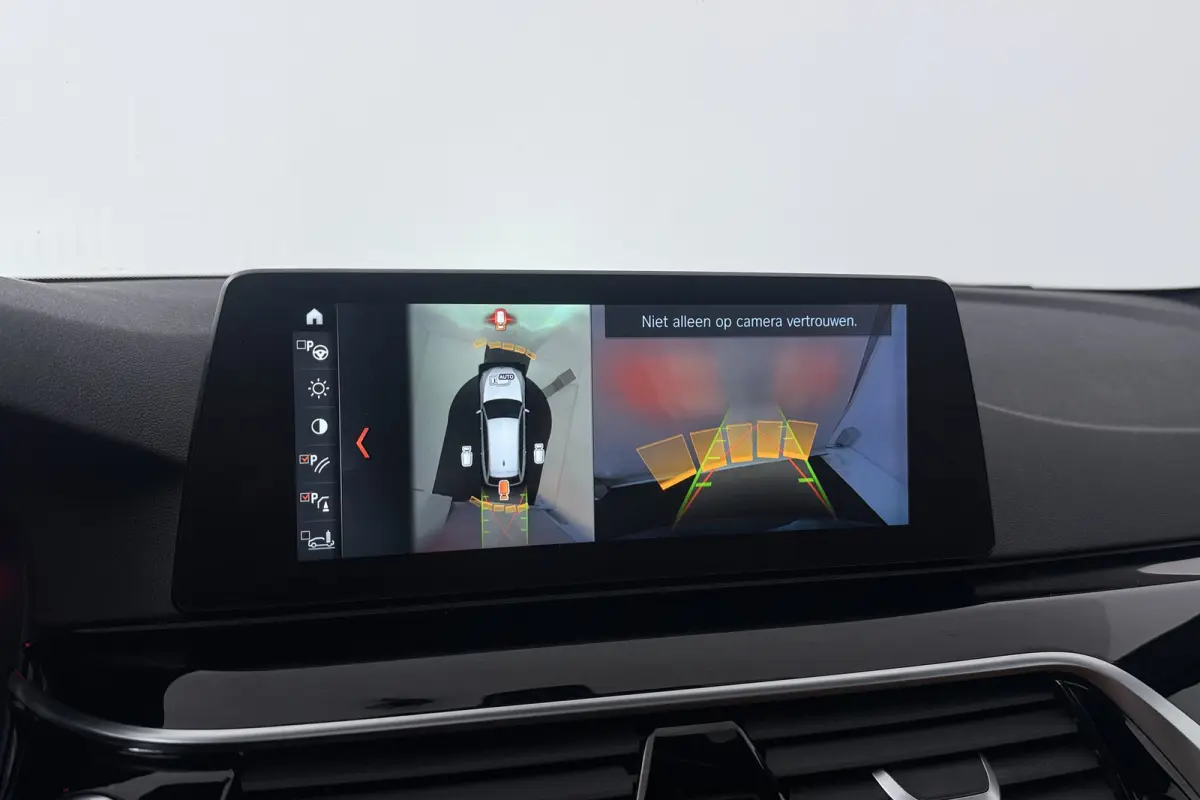 520i Corporate Lease High Executive (PANORAMADAK, STOELVERWARMING, ELEKTR STOELEN, CAMERA)