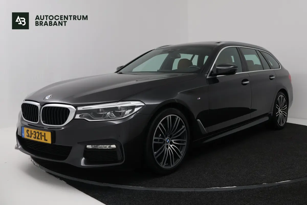 520i Corporate Lease High Executive (PANORAMADAK, STOELVERWARMING, ELEKTR STOELEN, CAMERA)