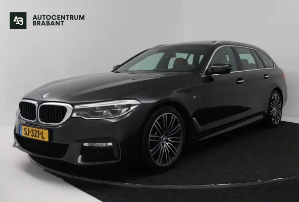 520i Corporate Lease High Executive (PANORAMADAK, STOELVERWARMING, ELEKTR STOELEN, CAMERA)