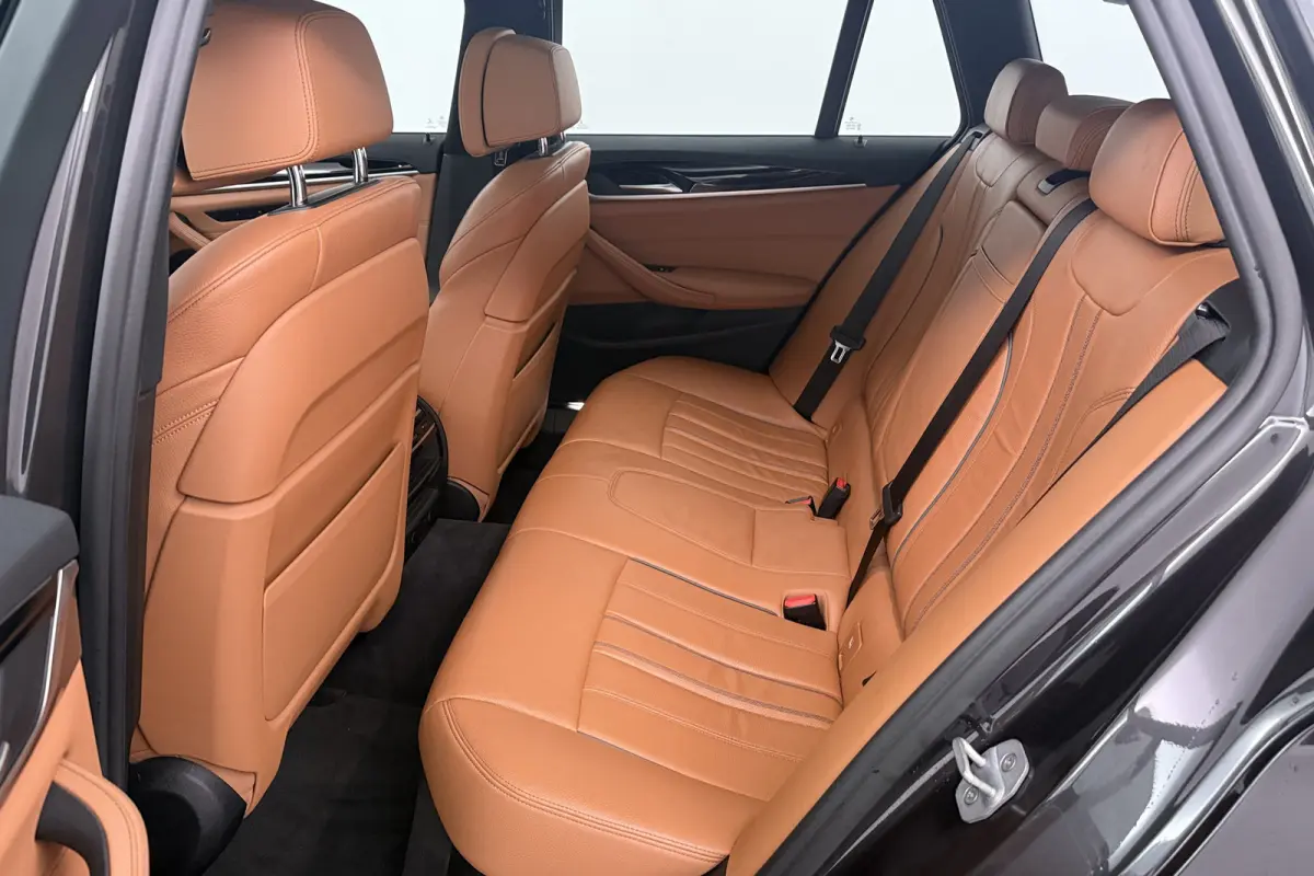520i Corporate Lease High Executive (PANORAMADAK, STOELVERWARMING, ELEKTR STOELEN, CAMERA)