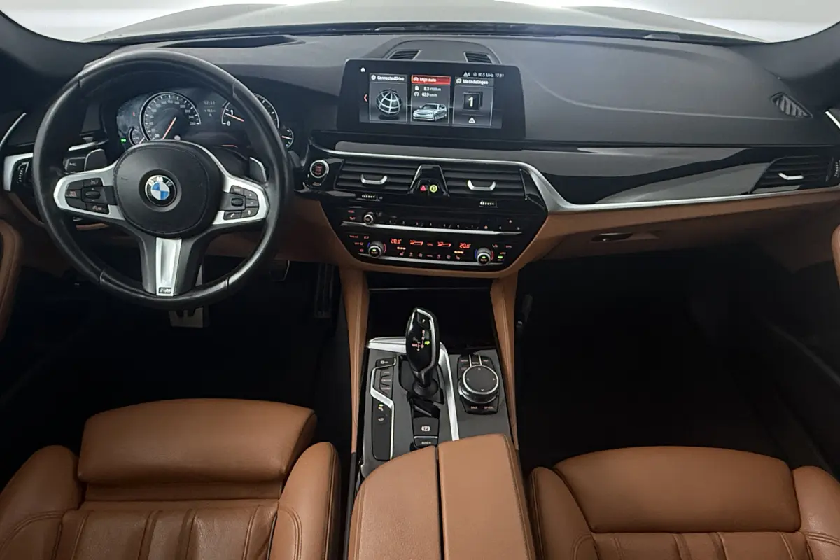 520i Corporate Lease High Executive (PANORAMADAK, STOELVERWARMING, ELEKTR STOELEN, CAMERA)
