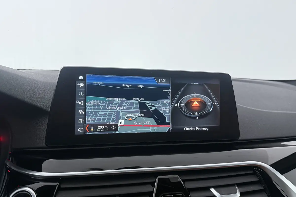 520i Corporate Lease High Executive (PANORAMADAK, STOELVERWARMING, ELEKTR STOELEN, CAMERA)