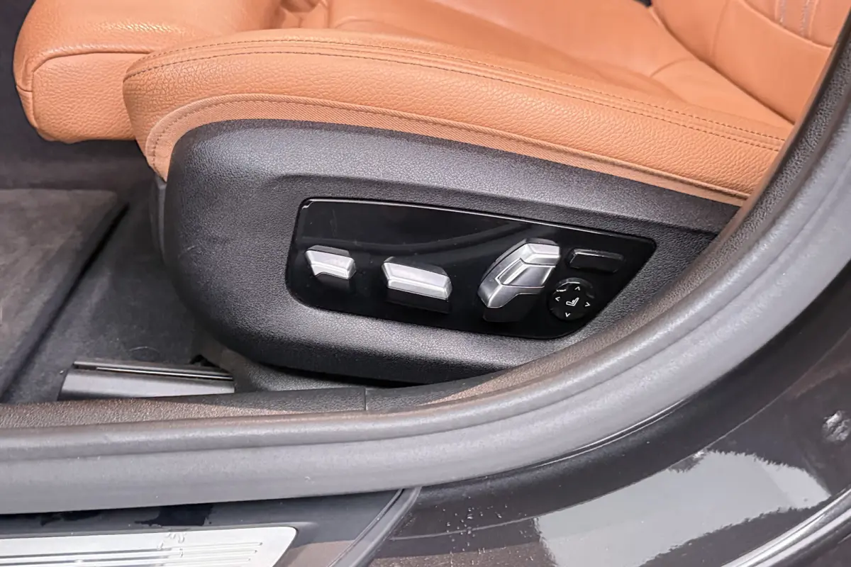 520i Corporate Lease High Executive (PANORAMADAK, STOELVERWARMING, ELEKTR STOELEN, CAMERA)