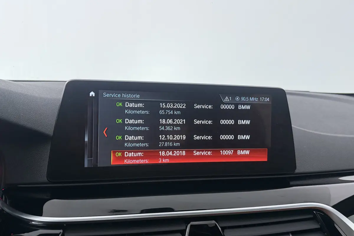 520i Corporate Lease High Executive (PANORAMADAK, STOELVERWARMING, ELEKTR STOELEN, CAMERA)