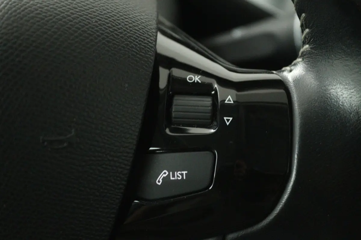 1.2 PureTech Active (TREKHAAK, CRUISE CONTROL, NAVIGATIE, PARKEERSENSOREN)