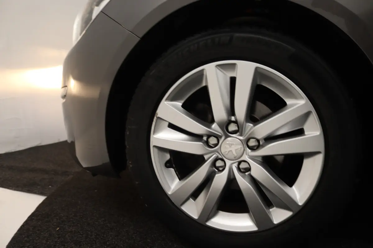 1.2 PureTech Active (TREKHAAK, CRUISE CONTROL, NAVIGATIE, PARKEERSENSOREN)