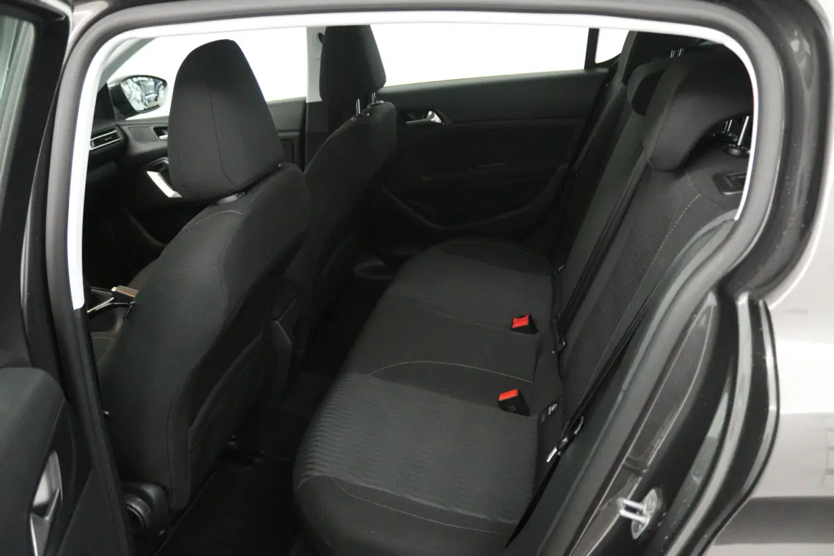 1.2 PureTech Active (TREKHAAK, CRUISE CONTROL, NAVIGATIE, PARKEERSENSOREN)