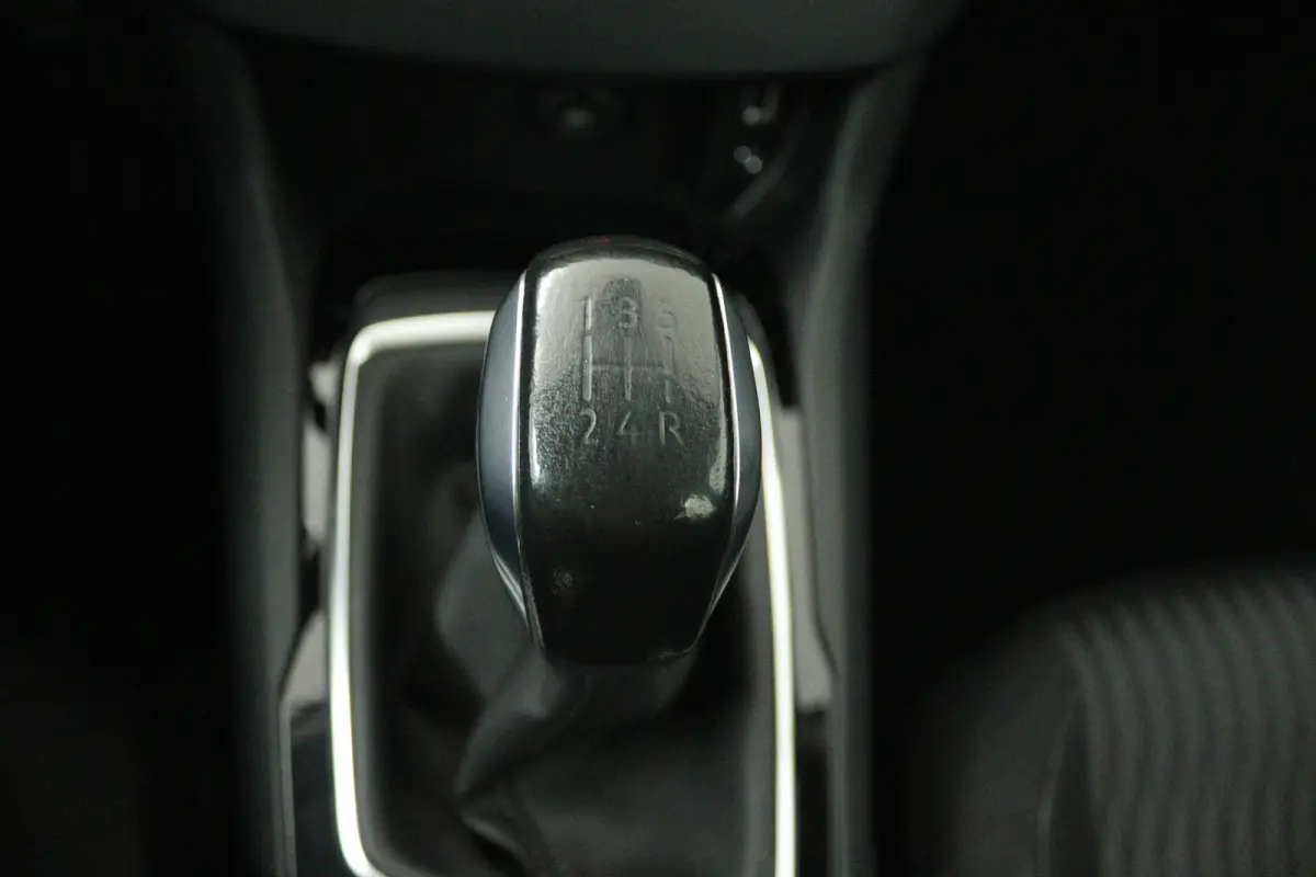 1.2 PureTech Active (TREKHAAK, CRUISE CONTROL, NAVIGATIE, PARKEERSENSOREN)
