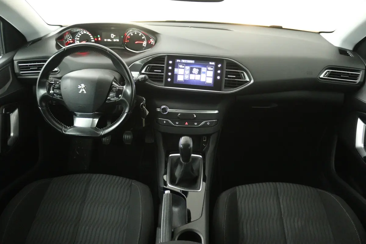 1.2 PureTech Active (TREKHAAK, CRUISE CONTROL, NAVIGATIE, PARKEERSENSOREN)