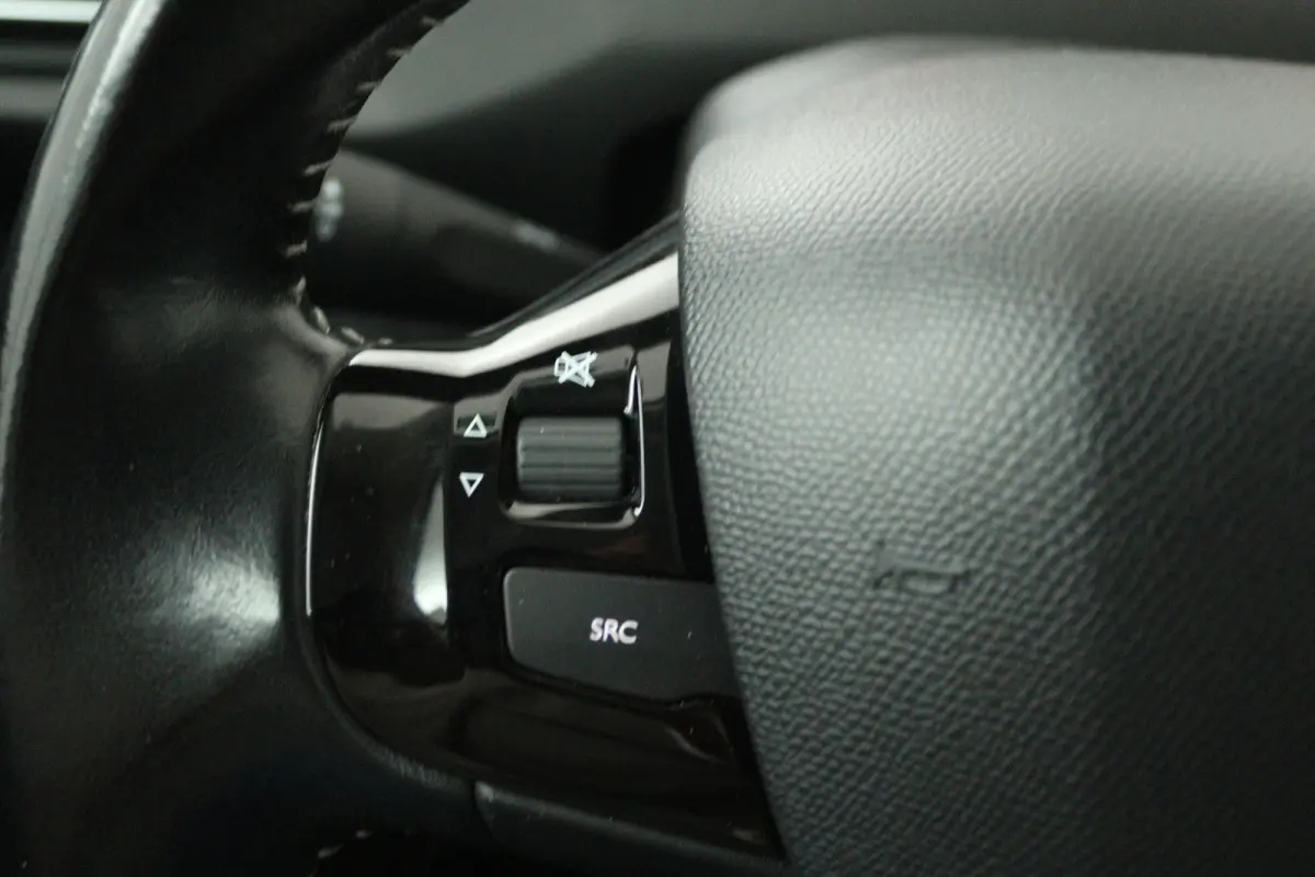 1.2 PureTech Active (TREKHAAK, CRUISE CONTROL, NAVIGATIE, PARKEERSENSOREN)