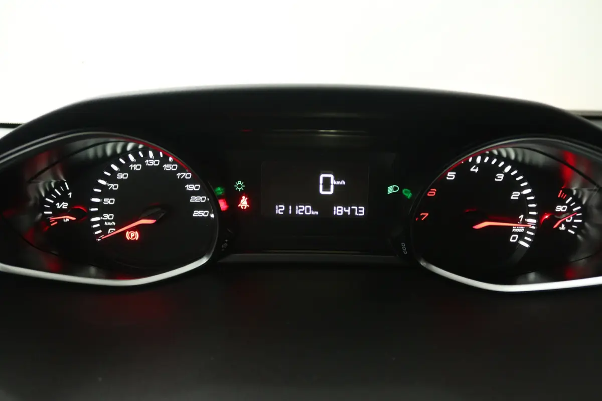 1.2 PureTech Active (TREKHAAK, CRUISE CONTROL, NAVIGATIE, PARKEERSENSOREN)