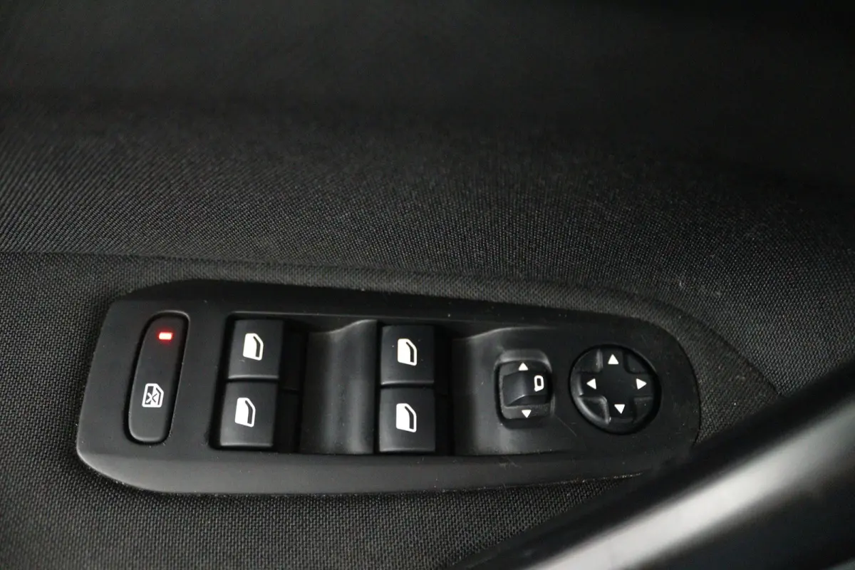 1.2 PureTech Active (TREKHAAK, CRUISE CONTROL, NAVIGATIE, PARKEERSENSOREN)