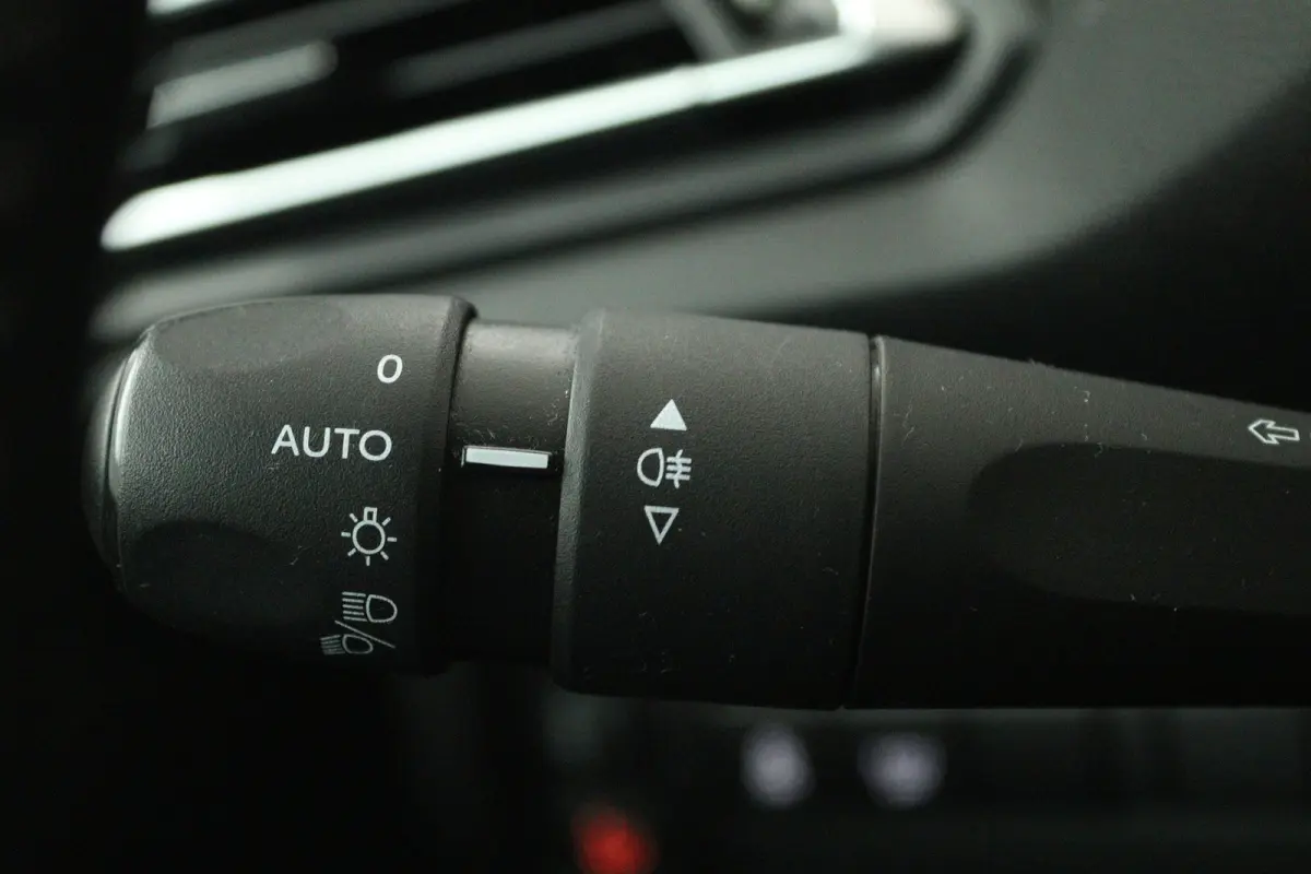 1.2 PureTech Active (TREKHAAK, CRUISE CONTROL, NAVIGATIE, PARKEERSENSOREN)