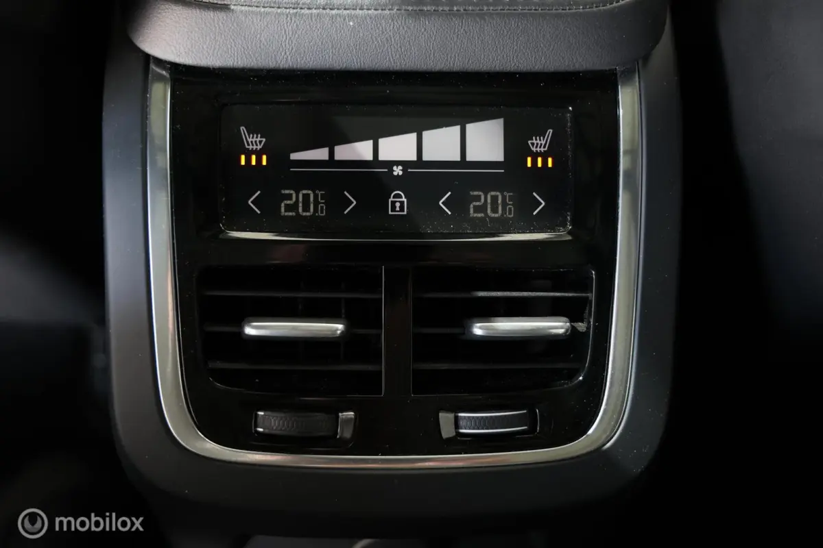 2.0 T8 Recharge AWD Ultimate Dark - Pano - Elektrische trekhaak - Luchtvering