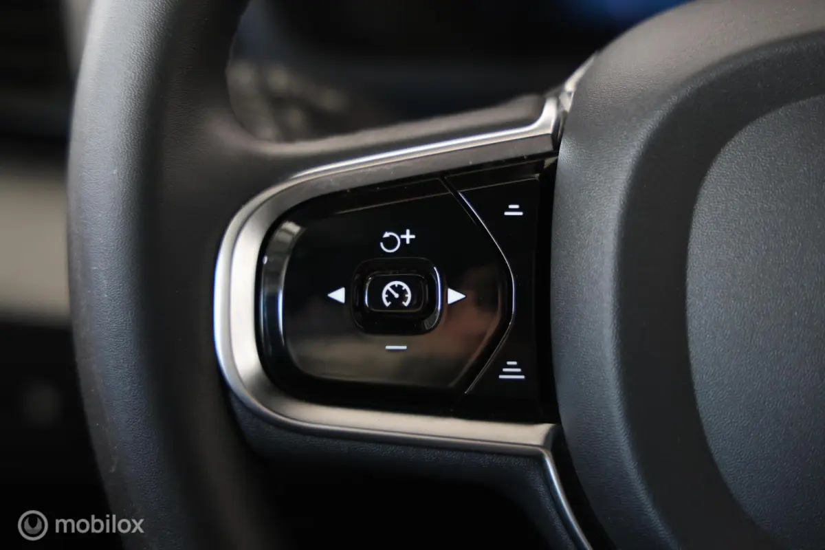 2.0 T8 Recharge AWD Ultimate Dark - Pano - Elektrische trekhaak - Luchtvering