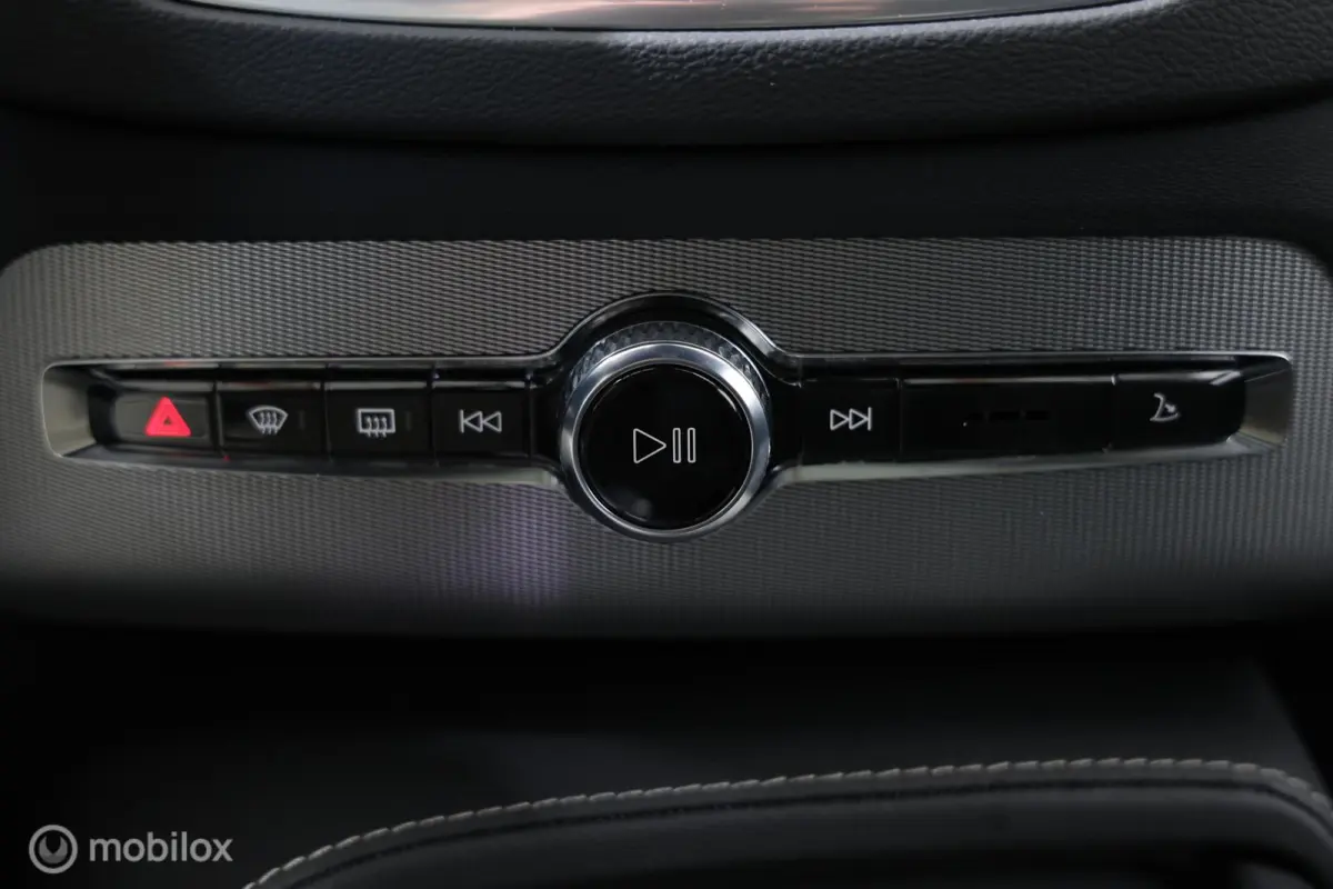 2.0 T8 Recharge AWD Ultimate Dark - Pano - Elektrische trekhaak - Luchtvering