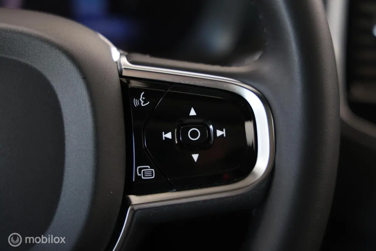 2.0 T8 Recharge AWD Ultimate Dark - Pano - Elektrische trekhaak - Luchtvering