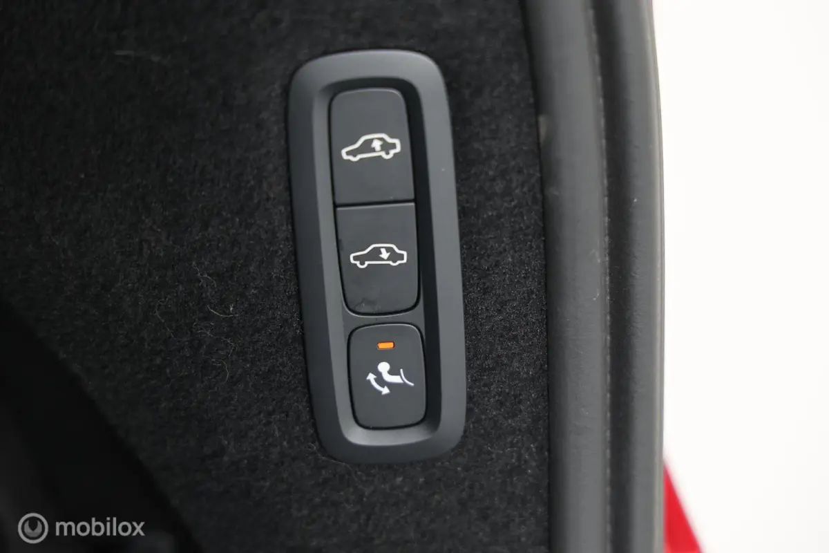 2.0 T8 Recharge AWD Ultimate Dark - Pano - Elektrische trekhaak - Luchtvering