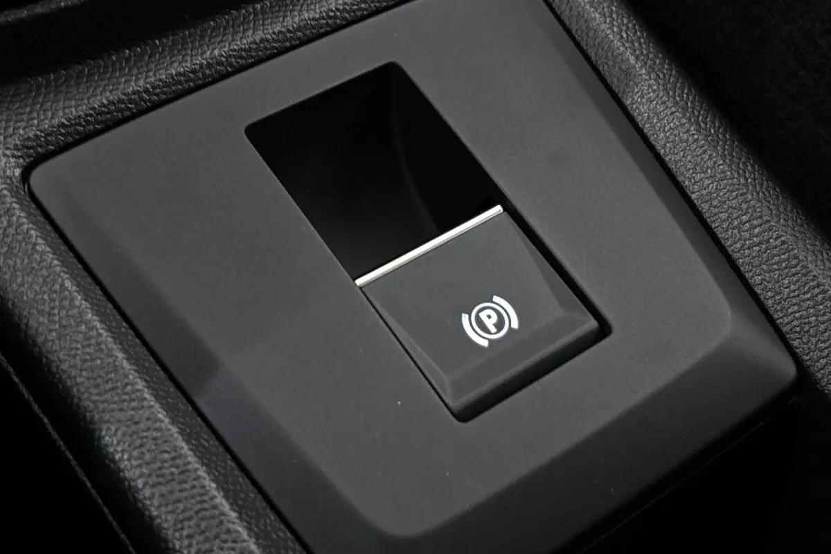 1.2 Hybrid 110pk Collection Camera Apple CarPlay 17"