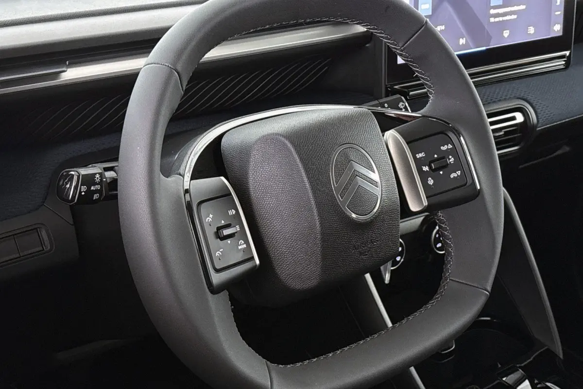 1.2 Hybrid 110pk Collection Camera Apple CarPlay 17"