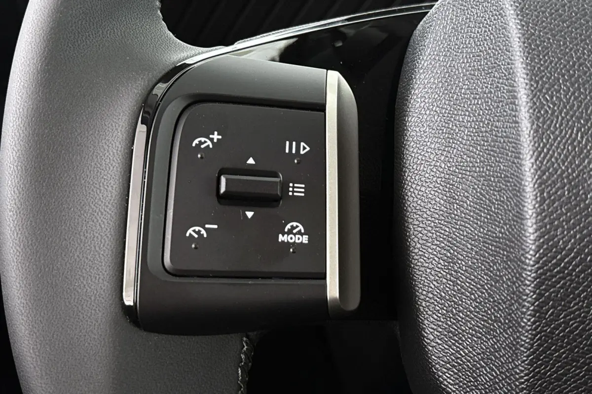 1.2 Hybrid 110pk Collection Camera Apple CarPlay 17"