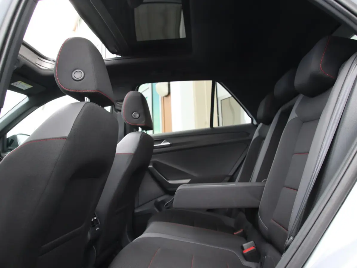 1.5 TSI 150PK Sport | Panoramadak | 19inch velgen | Two-tone