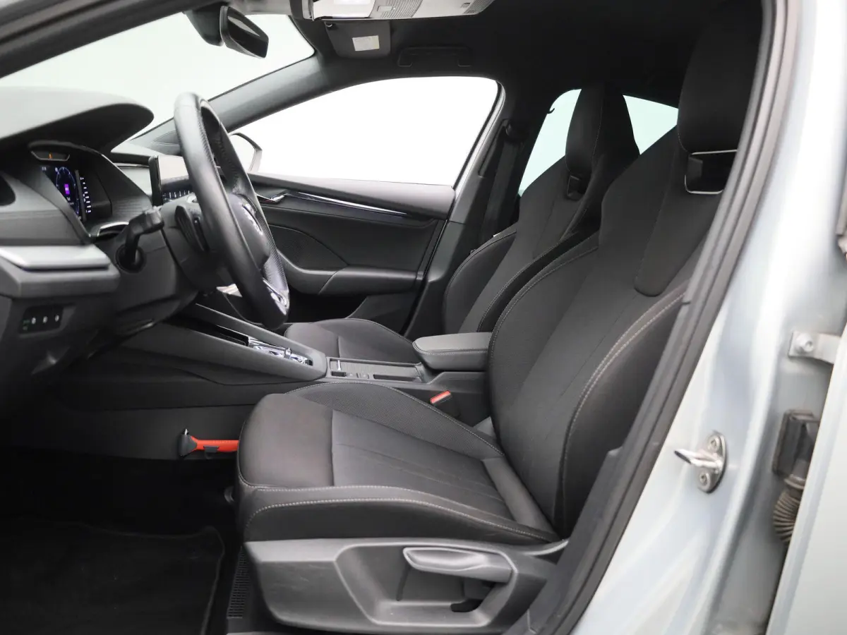 1.0 e-TSI Sport Business | Automaat | Apple Carplay / Android Auto | Stoelverwarming | Parkeersensoren |