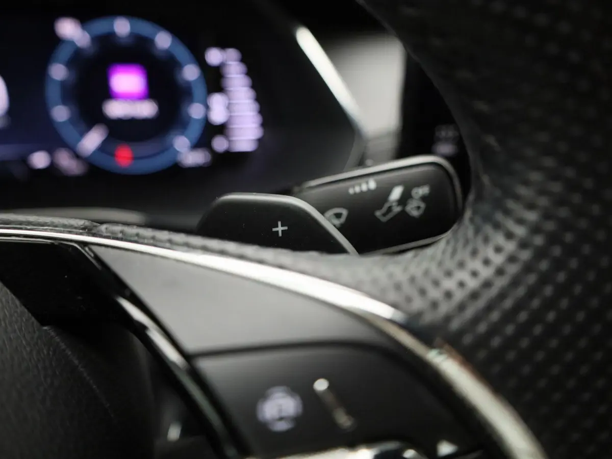 1.0 e-TSI Sport Business | Automaat | Apple Carplay / Android Auto | Stoelverwarming | Parkeersensoren |