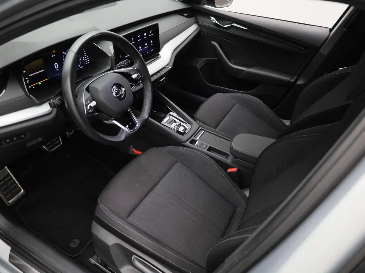 1.0 e-TSI Sport Business | Automaat | Apple Carplay / Android Auto | Stoelverwarming | Parkeersensoren |