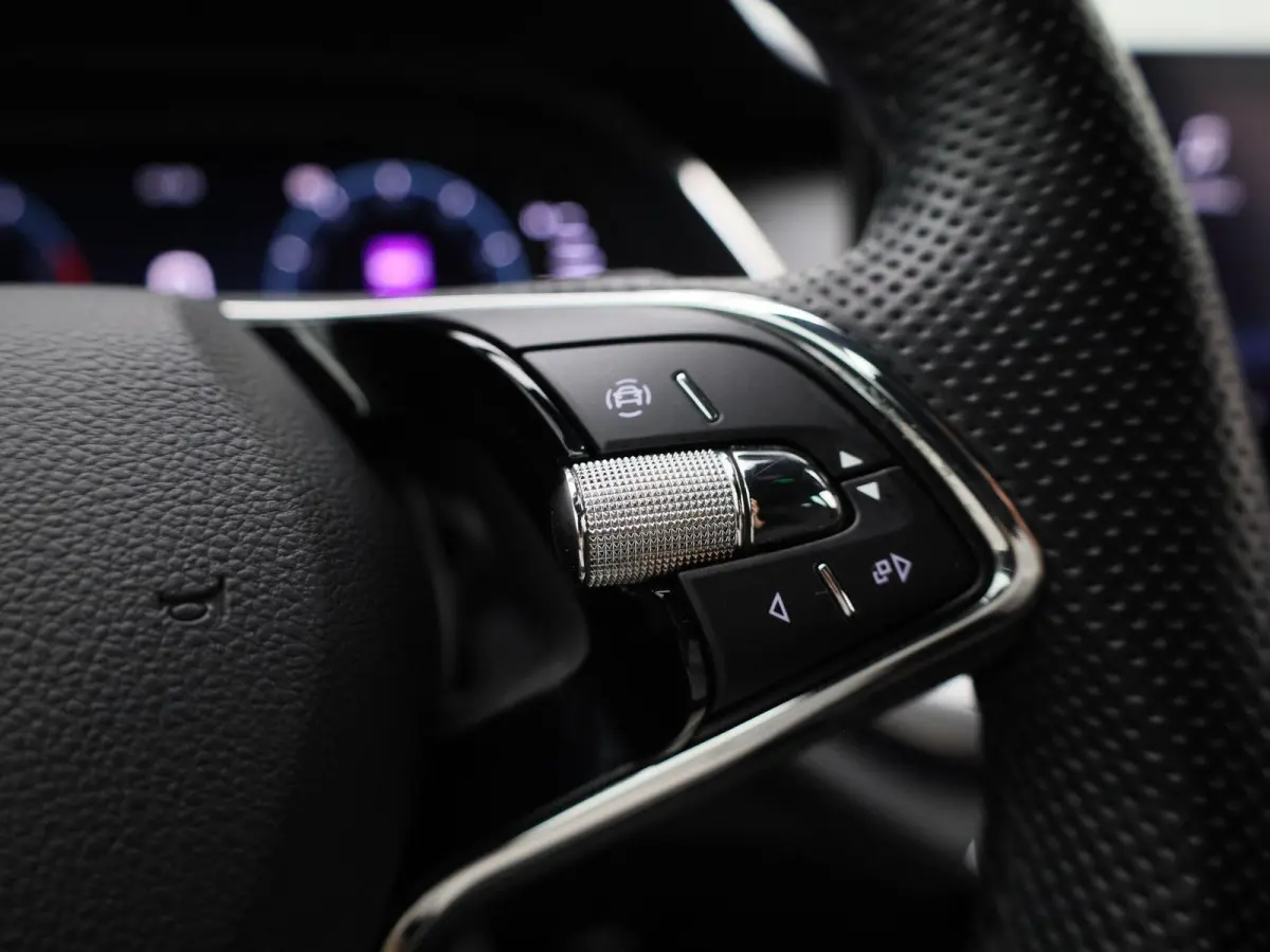1.0 e-TSI Sport Business | Automaat | Apple Carplay / Android Auto | Stoelverwarming | Parkeersensoren |