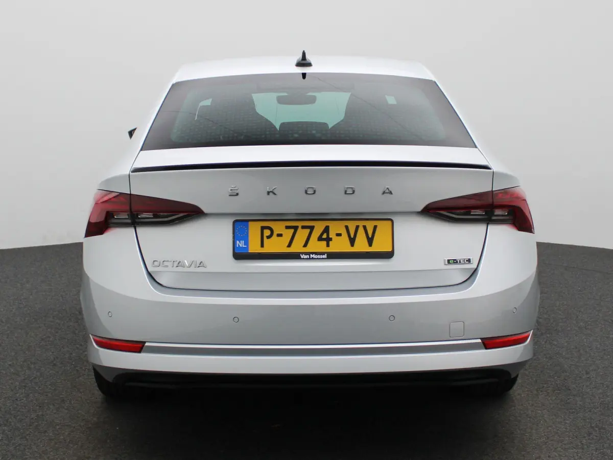 1.0 e-TSI Sport Business | Automaat | Apple Carplay / Android Auto | Stoelverwarming | Parkeersensoren |