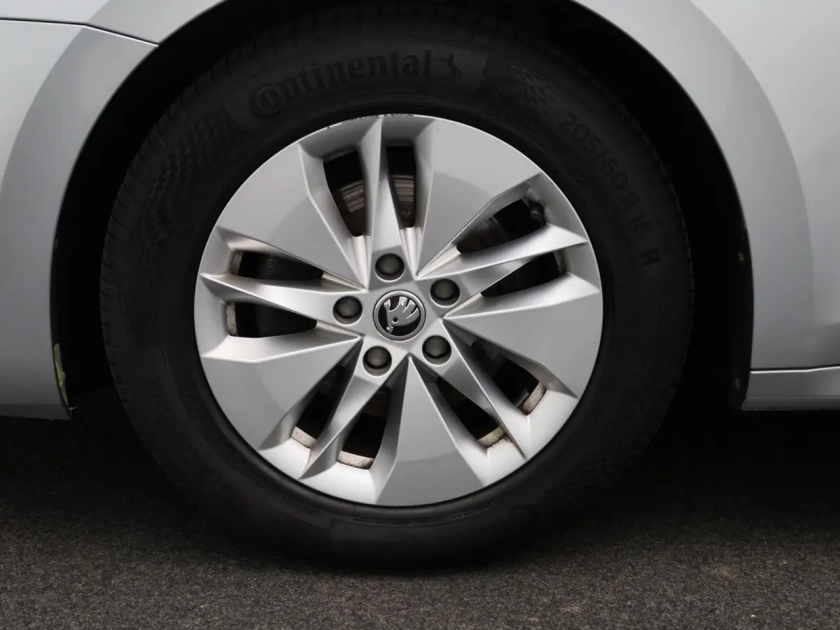 1.0 e-TSI Sport Business | Automaat | Apple Carplay / Android Auto | Stoelverwarming | Parkeersensoren |