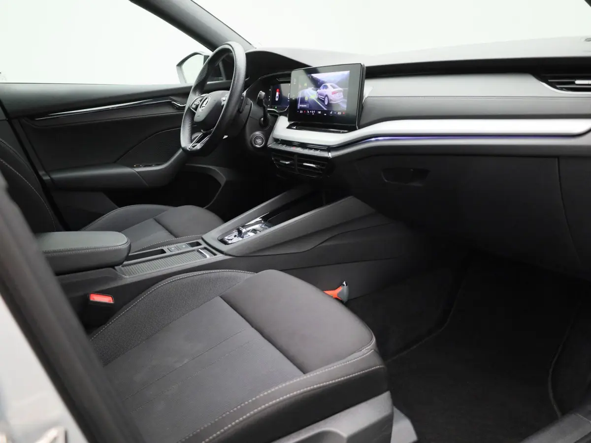 1.0 e-TSI Sport Business | Automaat | Apple Carplay / Android Auto | Stoelverwarming | Parkeersensoren |