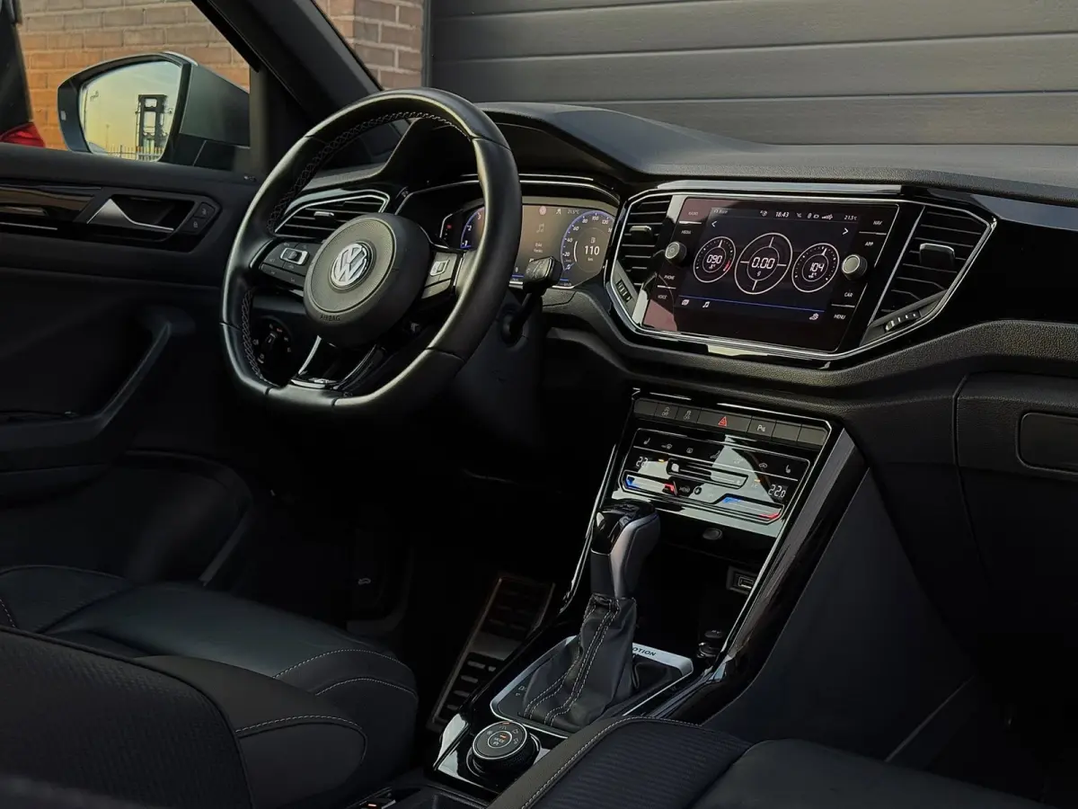 2.0 TSI 4Motion R / PANO / LEDER CARBON / CARPLAY / KEYLESS / CAMERA / DCC / ACC / DODEHOEK / OFFROAD / BEATS /