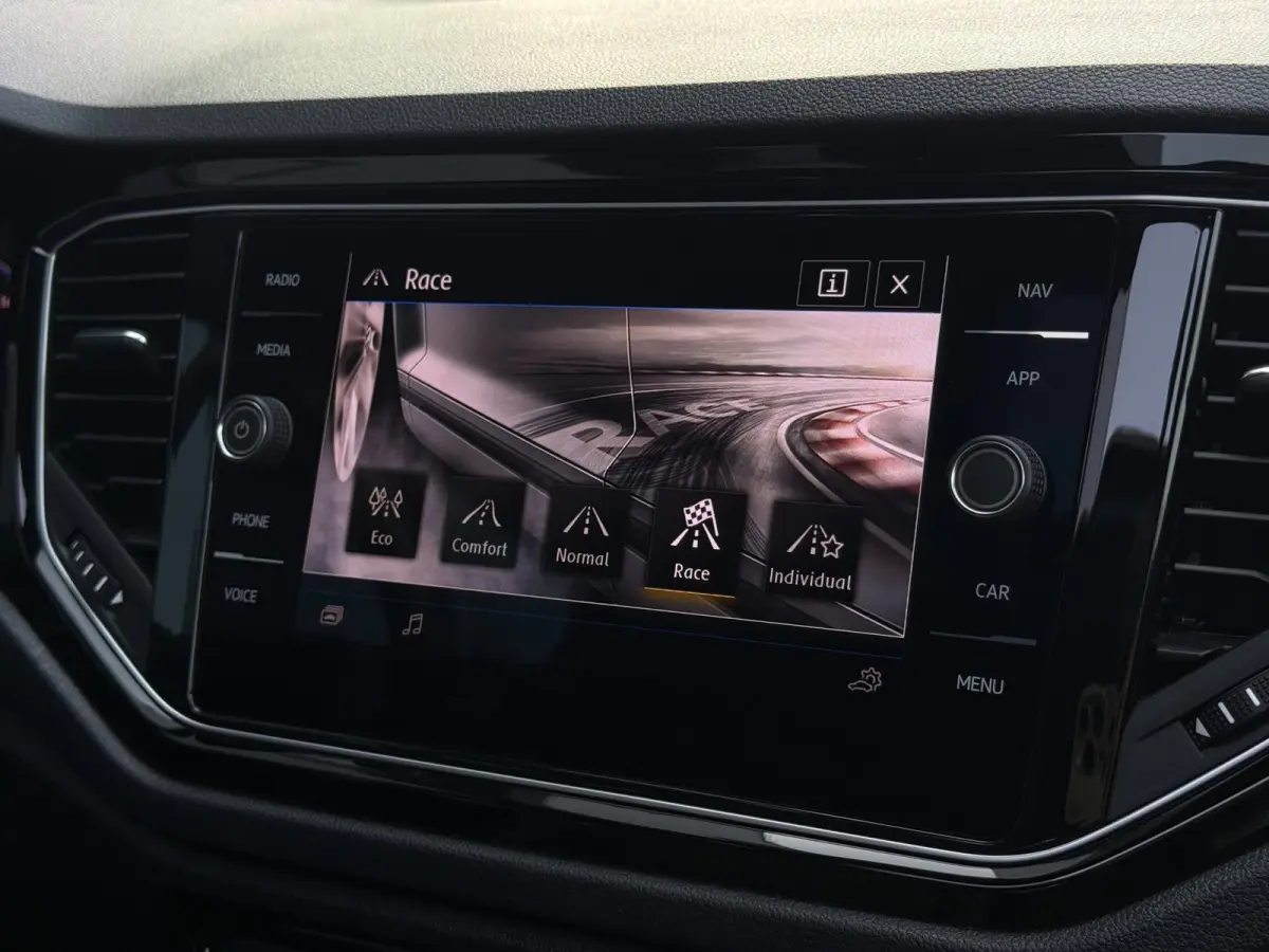 2.0 TSI 4Motion R / PANO / LEDER CARBON / CARPLAY / KEYLESS / CAMERA / DCC / ACC / DODEHOEK / OFFROAD / BEATS /
