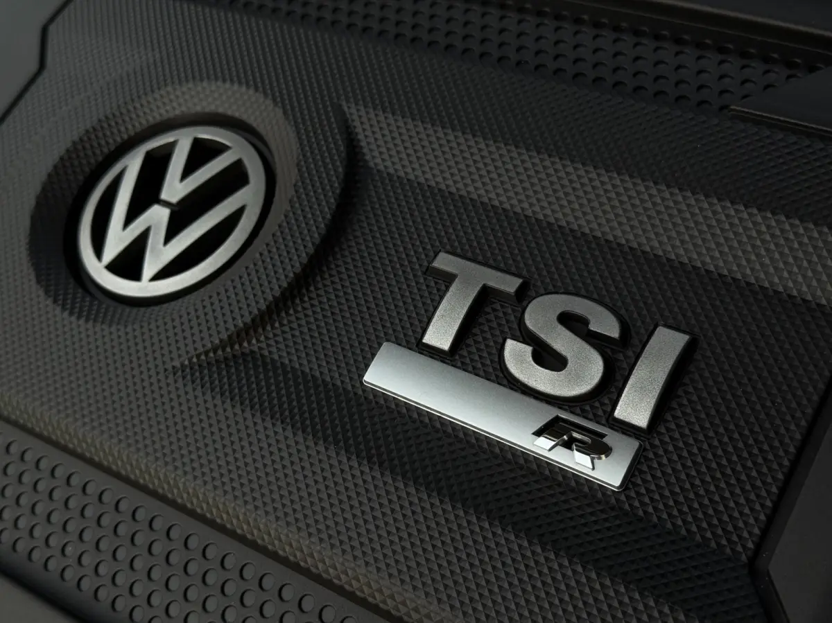 2.0 TSI 4Motion R / PANO / LEDER CARBON / CARPLAY / KEYLESS / CAMERA / DCC / ACC / DODEHOEK / OFFROAD / BEATS /