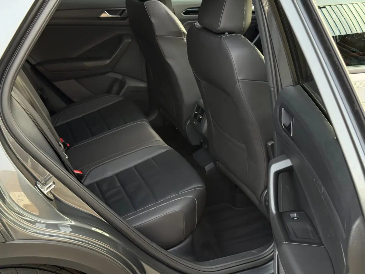 2.0 TSI 4Motion R / PANO / LEDER CARBON / CARPLAY / KEYLESS / CAMERA / DCC / ACC / DODEHOEK / OFFROAD / BEATS /