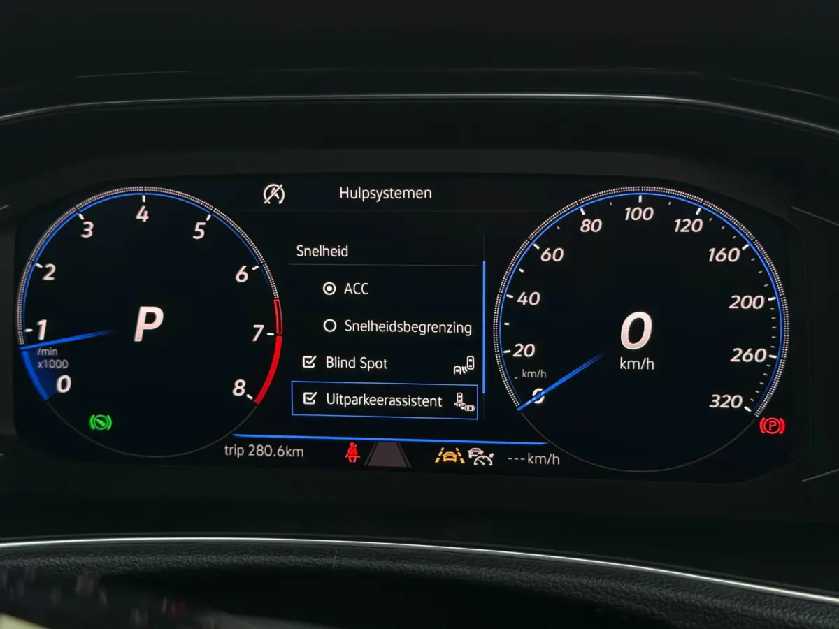 2.0 TSI 4Motion R / PANO / LEDER CARBON / CARPLAY / KEYLESS / CAMERA / DCC / ACC / DODEHOEK / OFFROAD / BEATS /