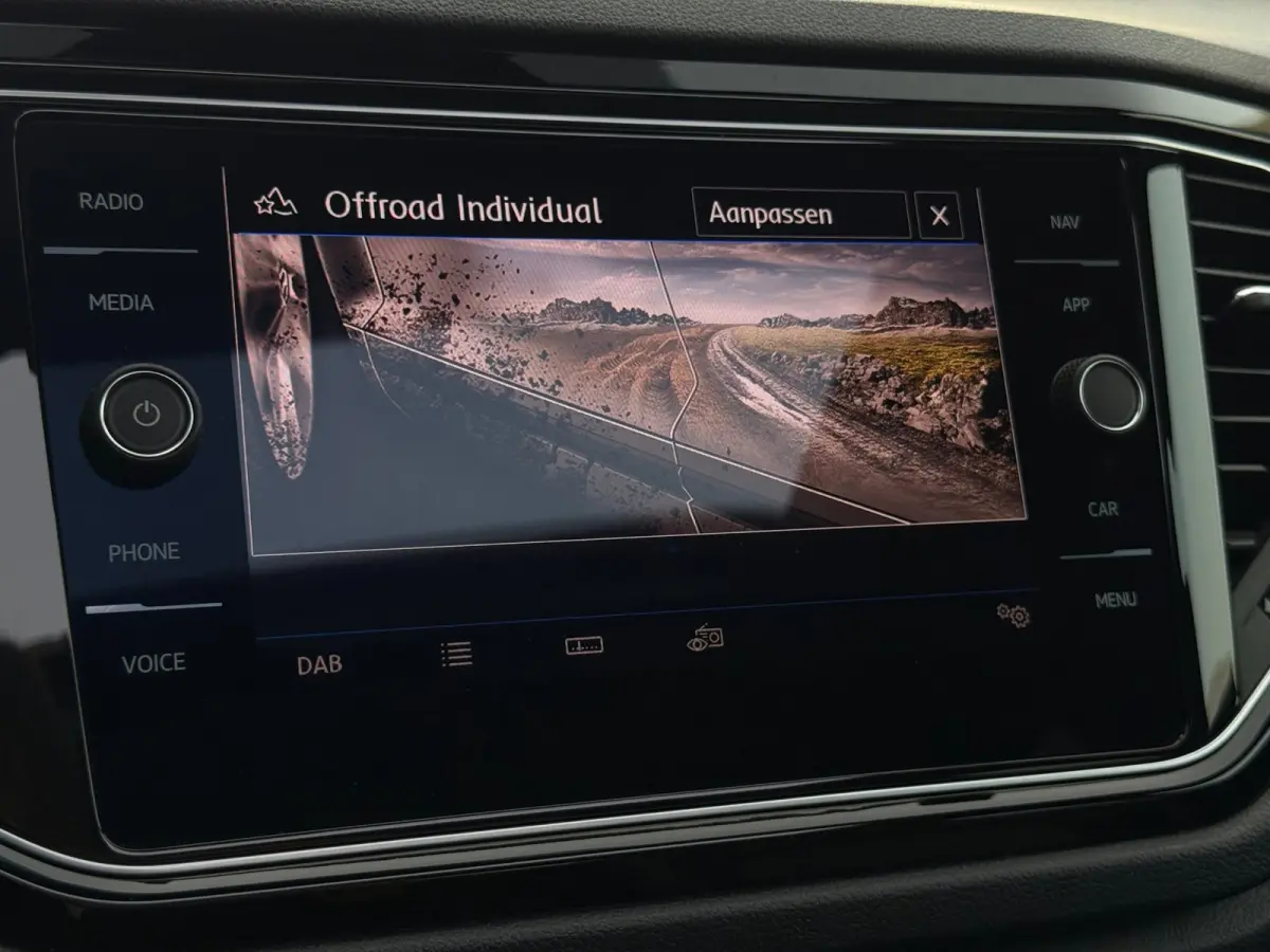 2.0 TSI 4Motion R / PANO / LEDER CARBON / CARPLAY / KEYLESS / CAMERA / DCC / ACC / DODEHOEK / OFFROAD / BEATS /