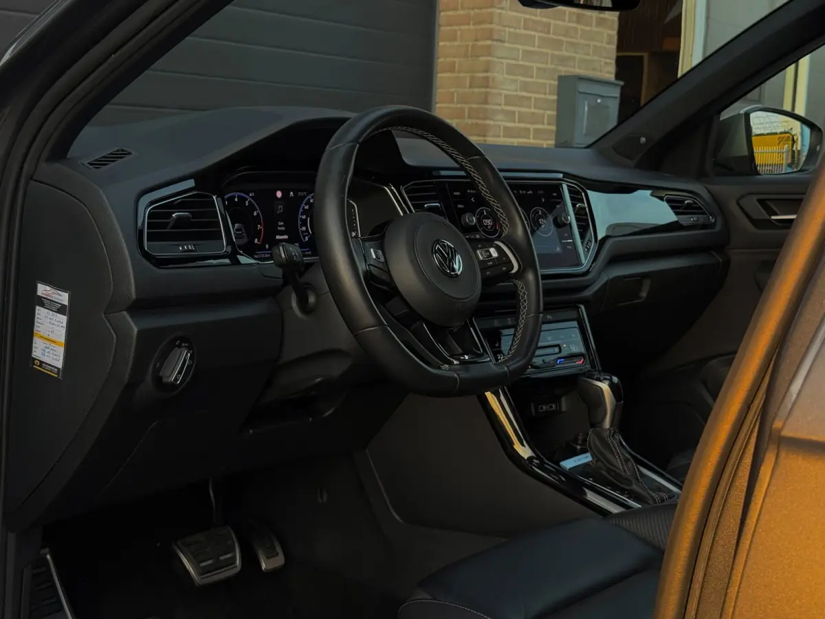 2.0 TSI 4Motion R / PANO / LEDER CARBON / CARPLAY / KEYLESS / CAMERA / DCC / ACC / DODEHOEK / OFFROAD / BEATS /