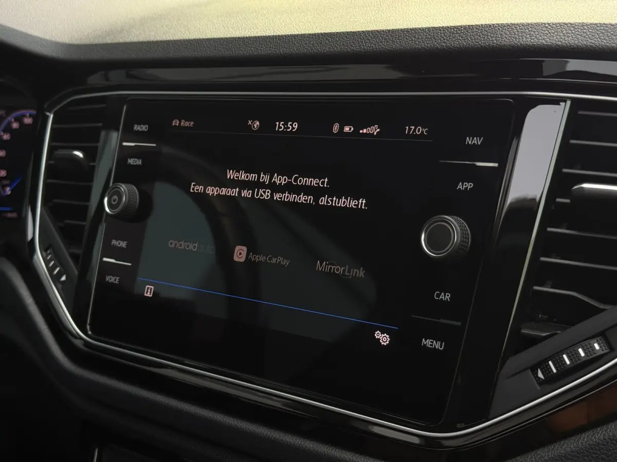 2.0 TSI 4Motion R / PANO / LEDER CARBON / CARPLAY / KEYLESS / CAMERA / DCC / ACC / DODEHOEK / OFFROAD / BEATS /